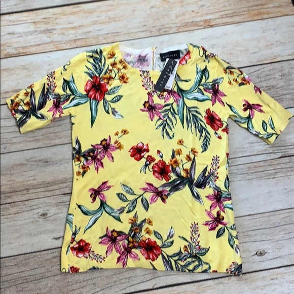 Ladies floral sweater - Picture 1 of 5